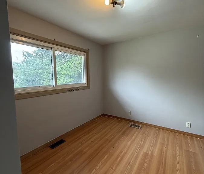 471 Randolph Ave — Photo 9