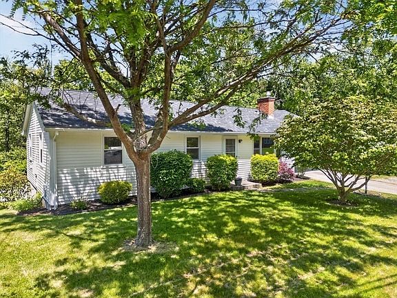 3rd image of 60 Pinedale St