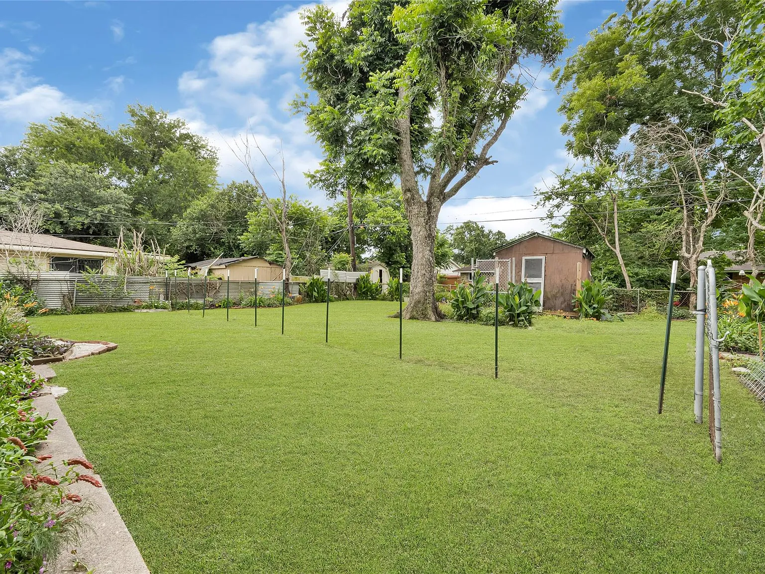 4 bed, 2.0 bath, 1100 sqft, $1,750 — Photo 3