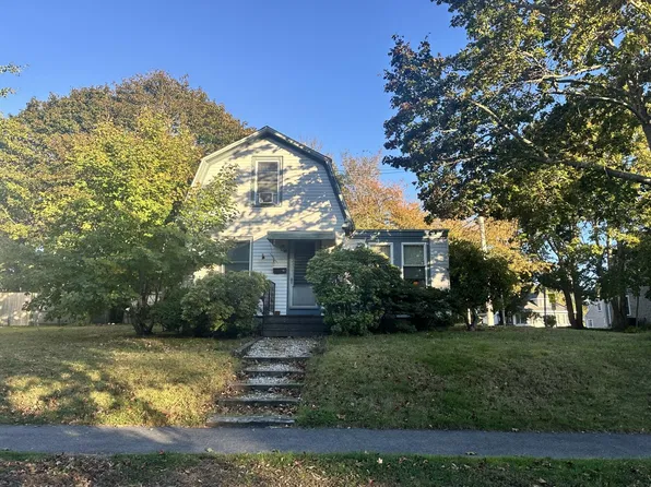 76 Walker Street, Falmouth, MA 02540