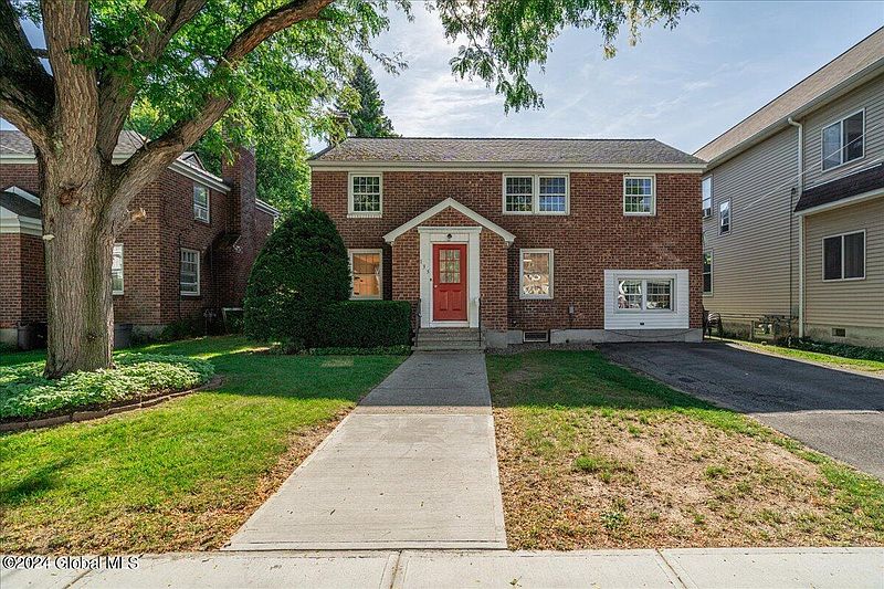 3rd image of 135 Winthrop Avenue