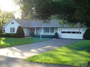 2 Oakwood Dr, Queensbury, NY 12804