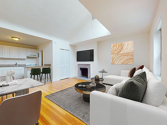 2nd image of 113 W Washington Pl #10