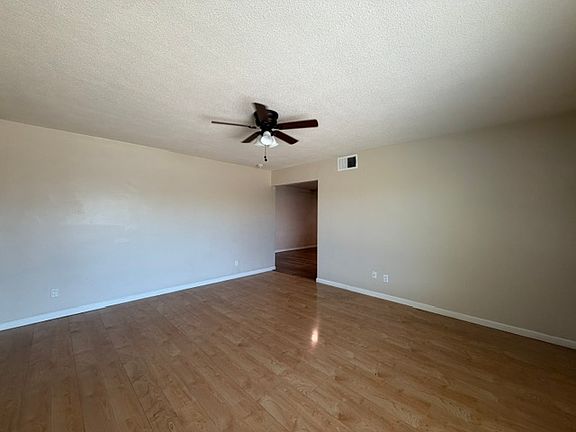3rd image of 3850 W Lamar Rd
