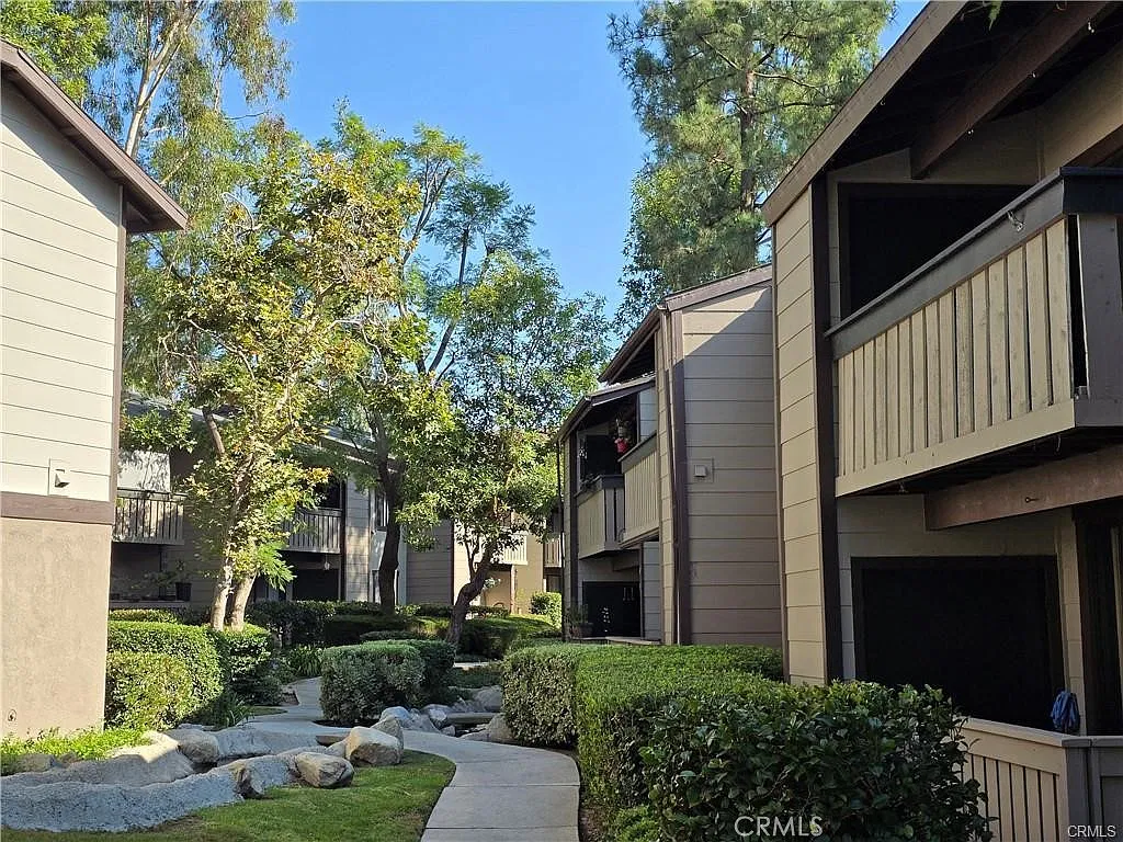 1 bed, 686 sqft, $2,590 — Photo 3