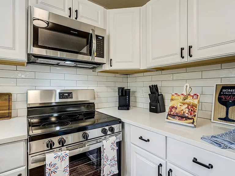 985 Apollo Ct — Photo 27