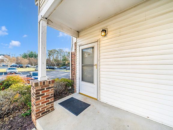 4th image of 6520 Lake Park Dr APT 201