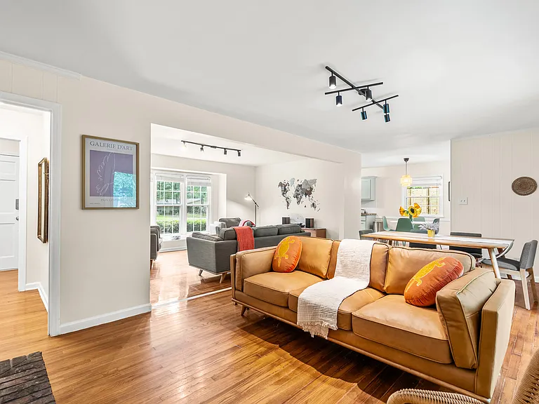 Carol St — Photo 2