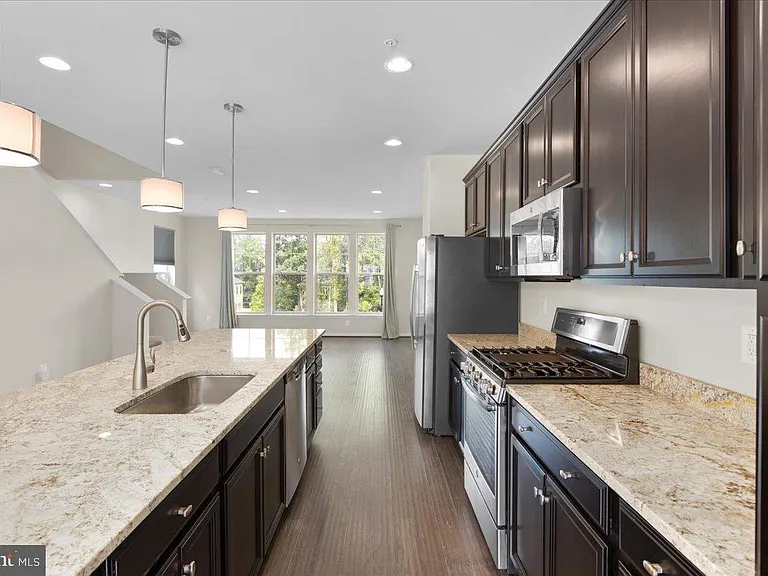 7210 Hartley Ln — Photo 4