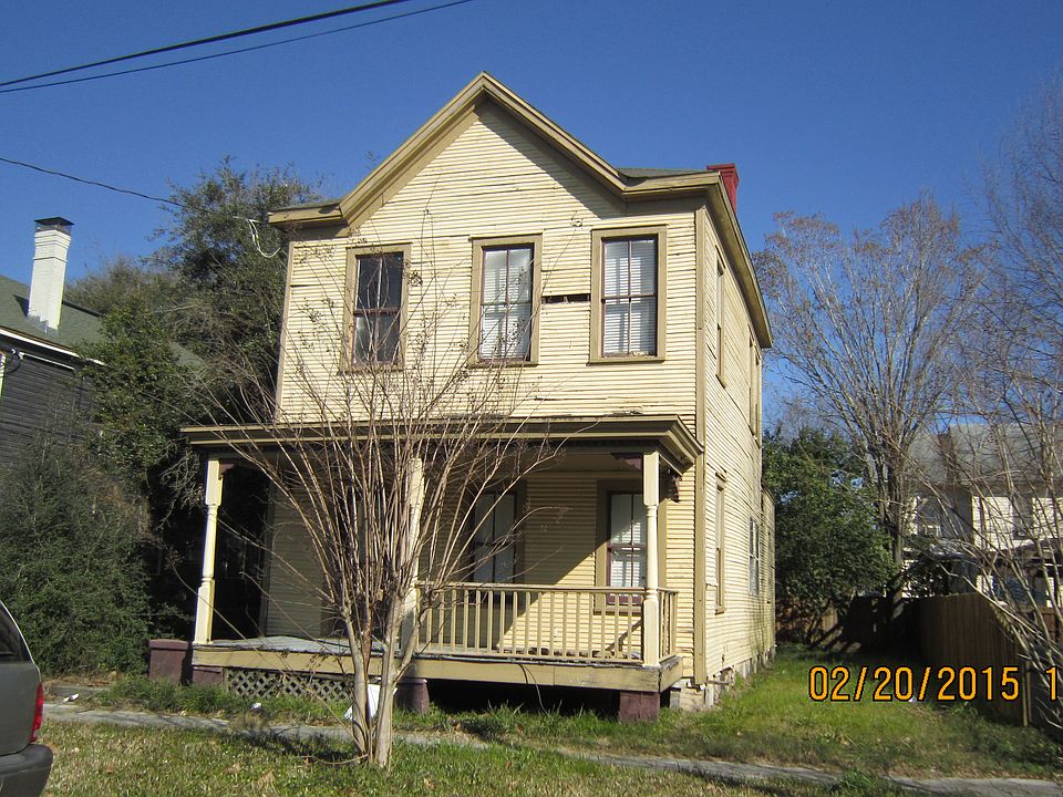 1st image of 147 E 6th St