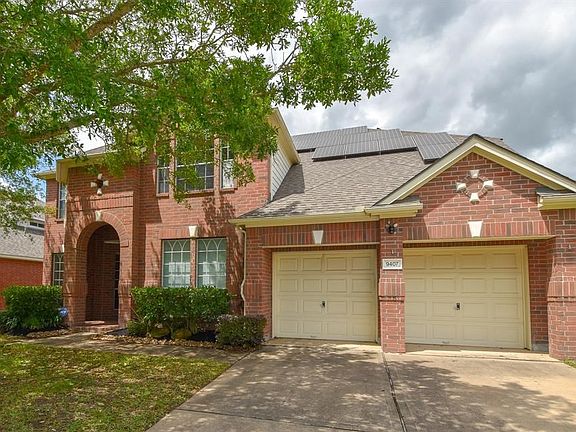 Desirable double wide driveway with 2 garage doors