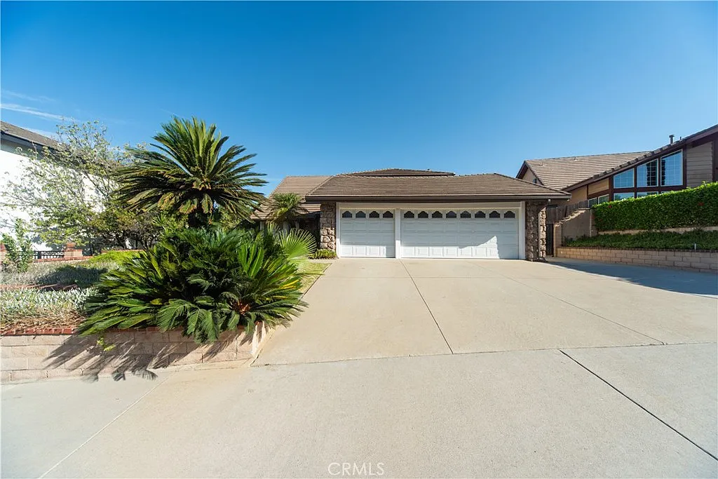 4 bed, 2697 sqft, $4,700 — Photo 2