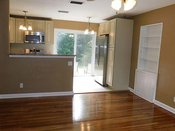 5th image of 118 NW 35th Ter