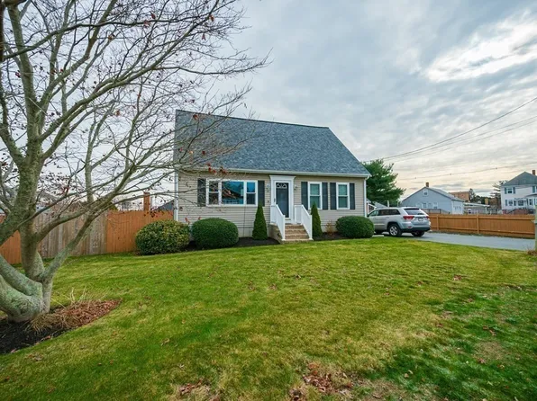 16 Pike St, Dartmouth, MA 02748