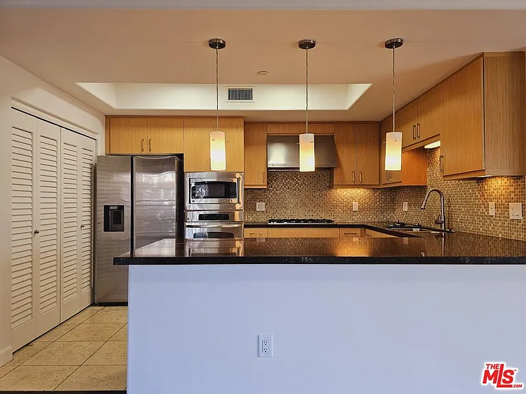 311 S Gramercy Pl #201 — Photo 2