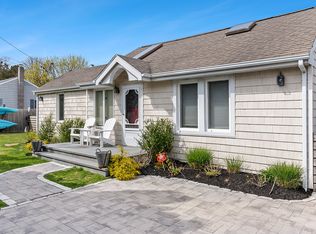 8 Elder Ave, Hampton Bays, NY 11946