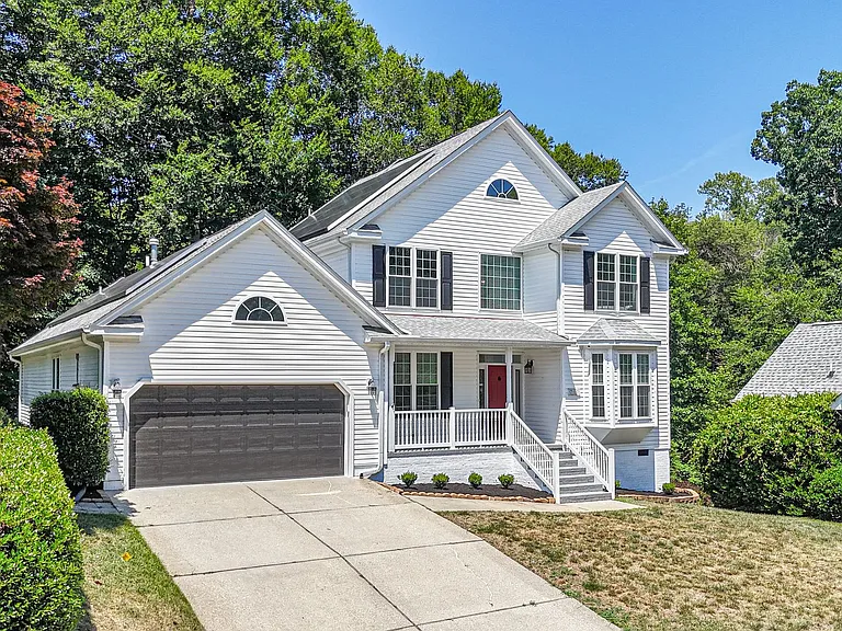 717 Lantern Pl — Photo 1