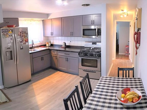 3rd image of 5842 S Newland Ave
