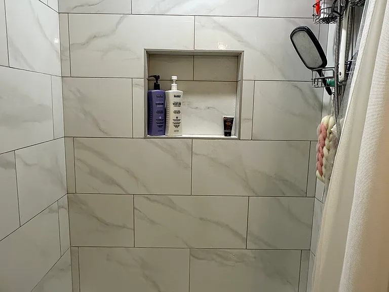 Private full bathroom - shower