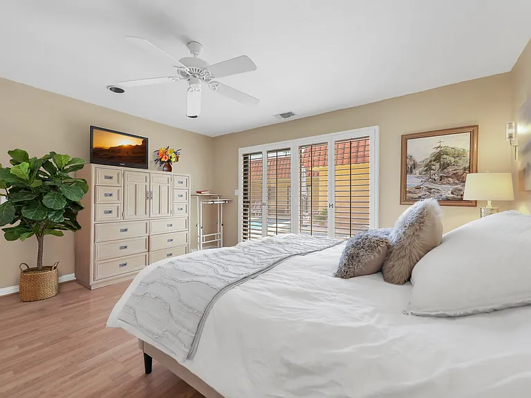 Bedroom - Open the sliding door and take dip!