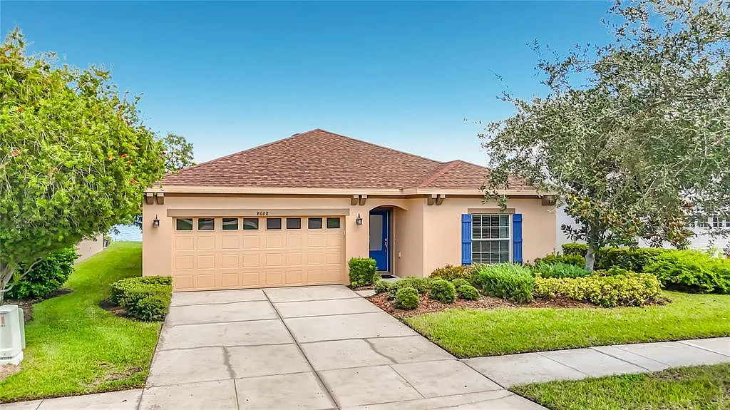 3 bed, 2.0 bath, 1276 sqft, $2,400 — Photo 3