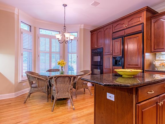 5th image of 1012 Crestwood Cir #1012