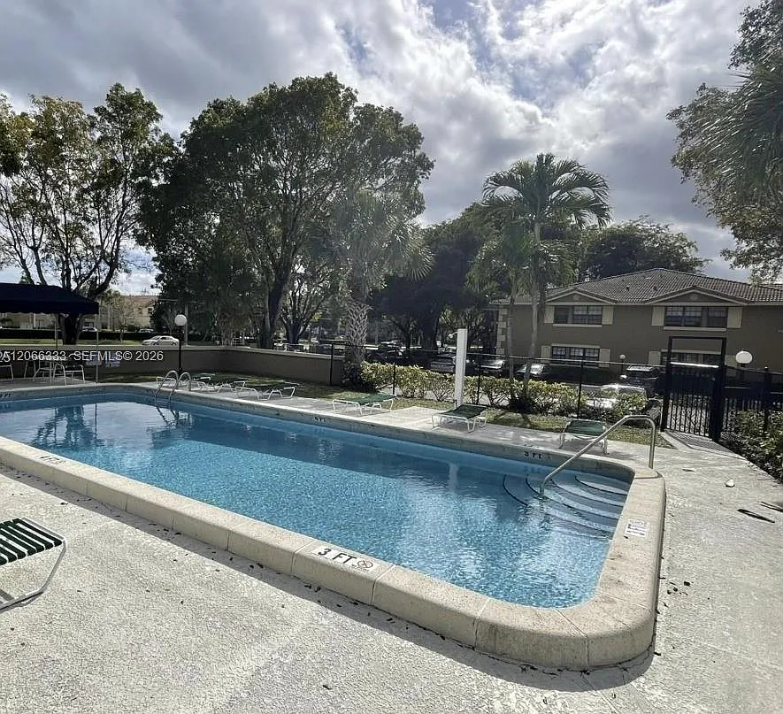 Coral Springs Estate Town — Photo 2