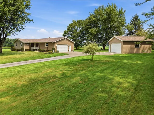 54 Gearhart Rd, Pulaski, PA 16143