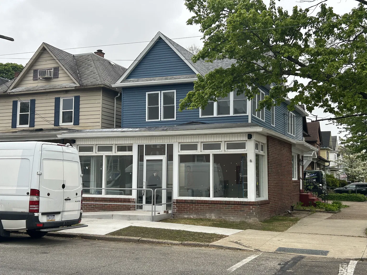 702 Raspberry Street - 2 — Photo 1