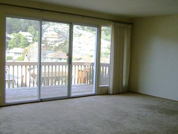 3rd image of 1029 Rainier Ave