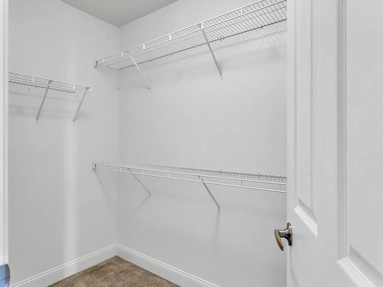735 Majestic Dr — Photo 16