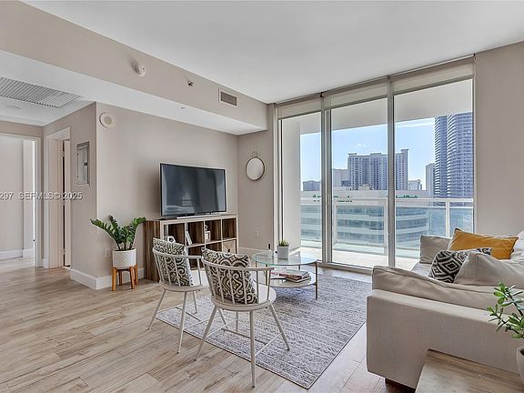 5th image of 950 Brickell Ave Floor 10