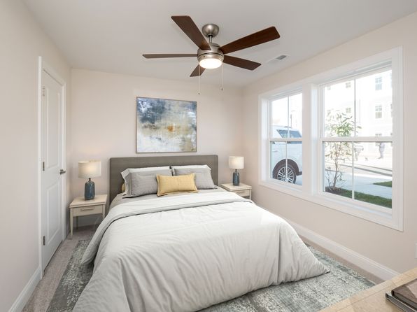 virginia-beach-virginia-402647318 picture