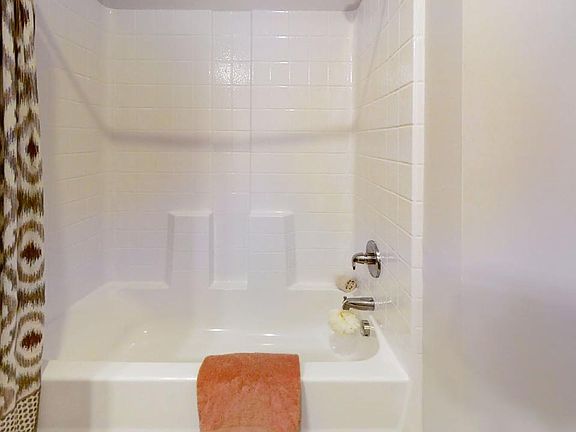 4th image of 4422 Nicklaus Dr #510-307