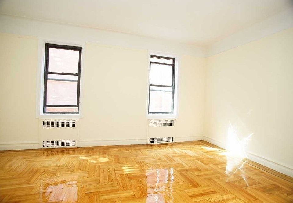 2nd image of 141 E 19th St