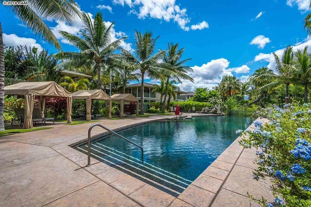 Infinity pool and cabanas - 25 One Hali Ln #9103