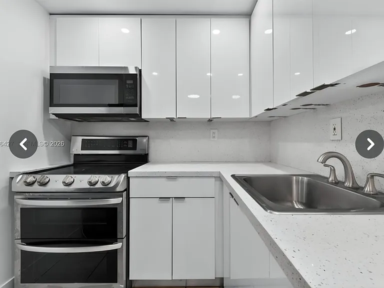 606 W 81st St #302 — Photo 19