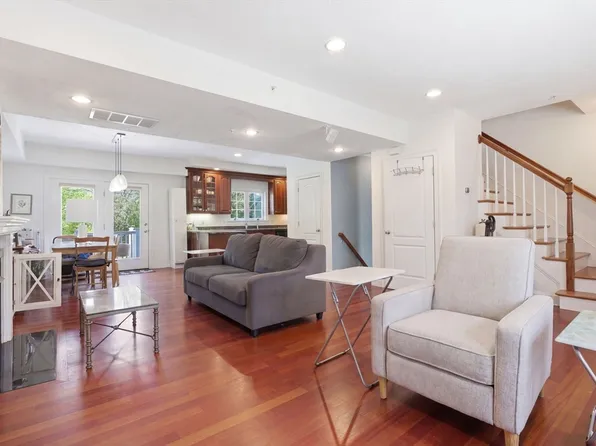 218 South St Unit 9, Waltham, MA 02453