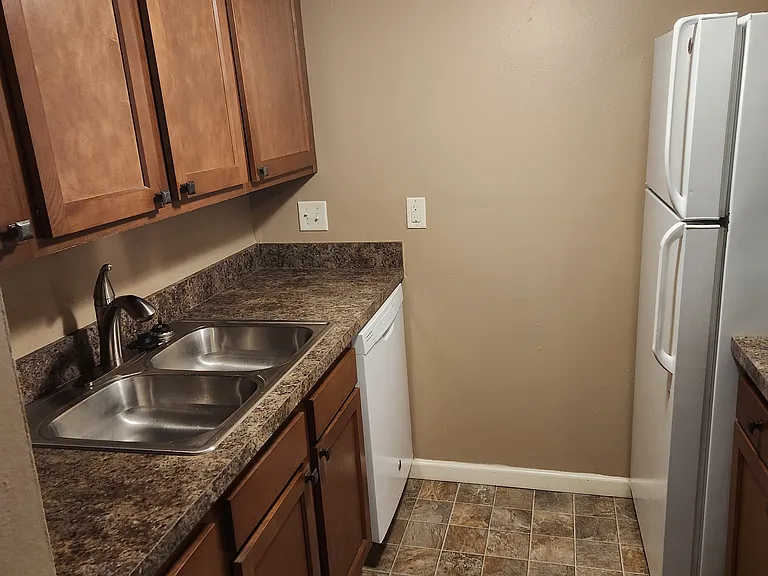 1951 Parkwild Dr #123 — Photo 9