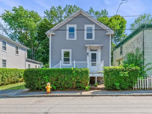 12 Planters St, Salem, MA 01970