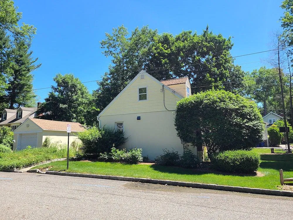 4 bed, 1228 sqft, $4,200 — Photo 3