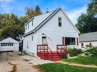 511 11th St N, Moorhead, MN 56560
