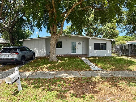 3rd image of 4520 NE 16TH Avenue