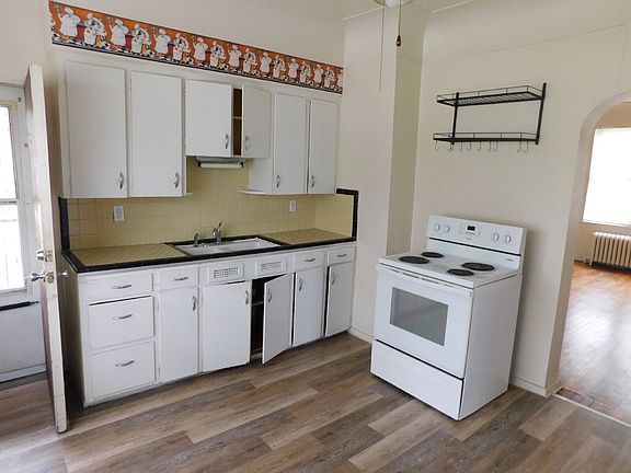3rd image of 838 Howard St #2