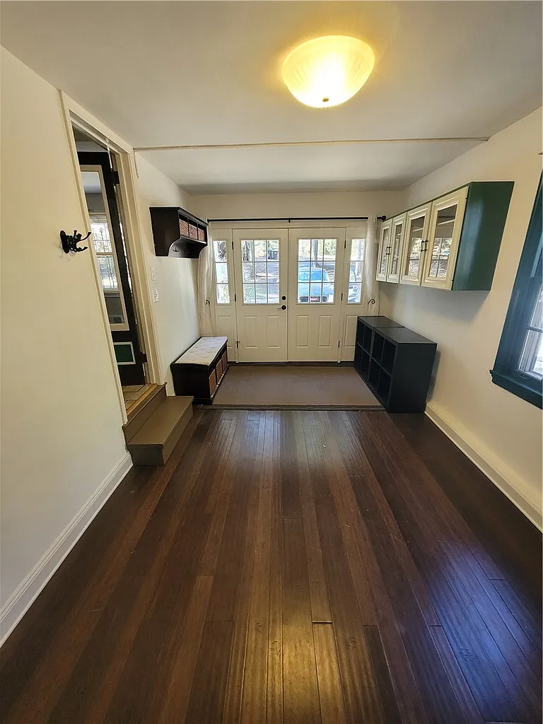 3 bed, 1.5 bath, 935 sqft, $2,550 — Photo 3