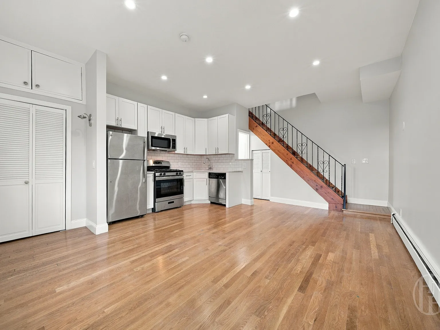 250 16th Street — Photo 2