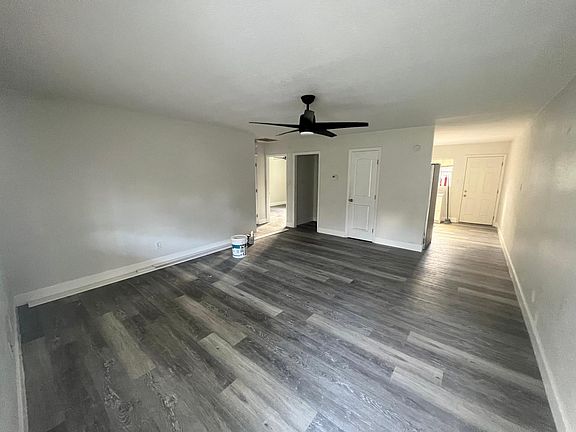 4th image of 1042 SW McFarlane Ave #102