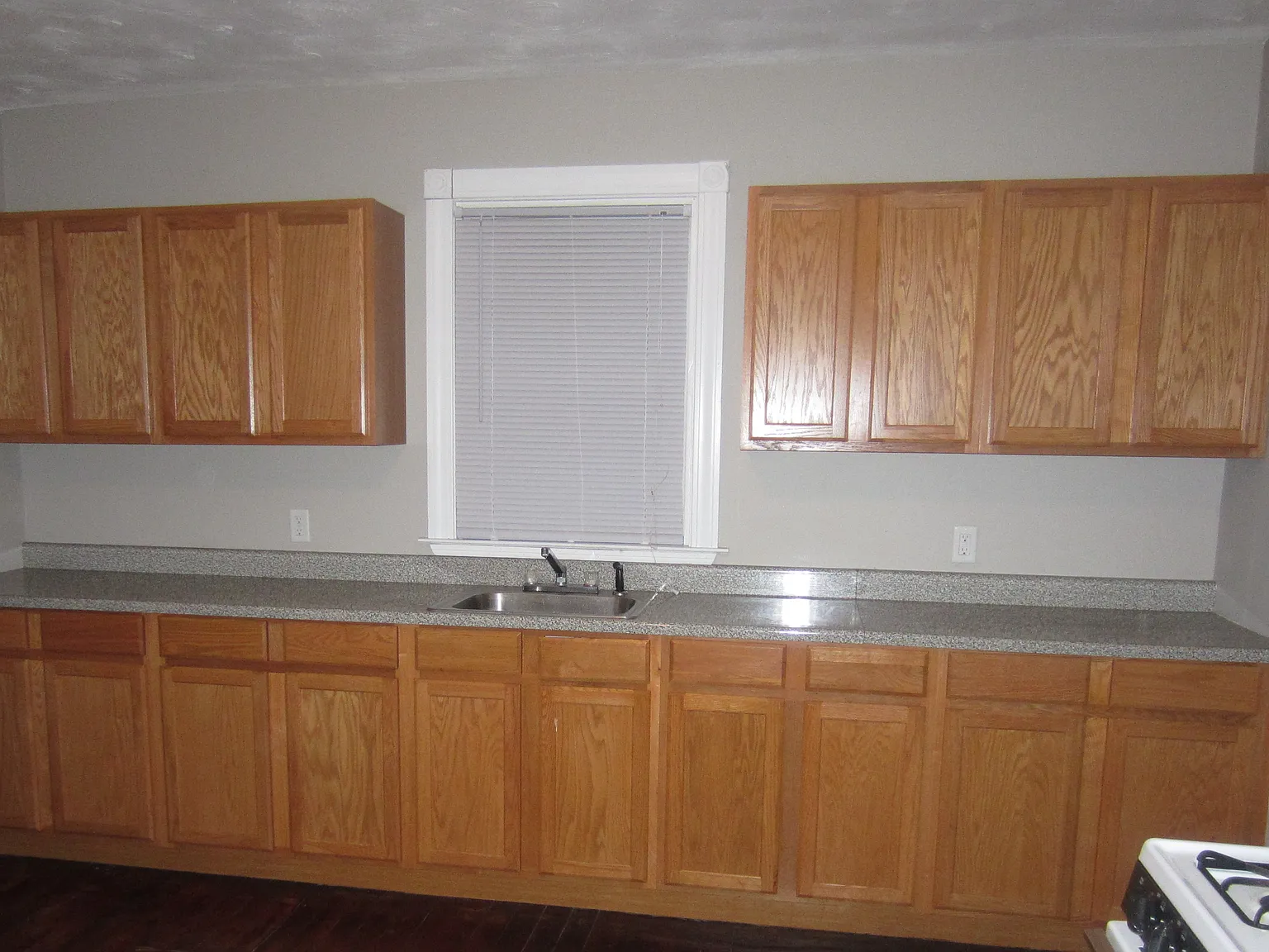 3 bed, 1301 sqft, $2,200 — Photo 2