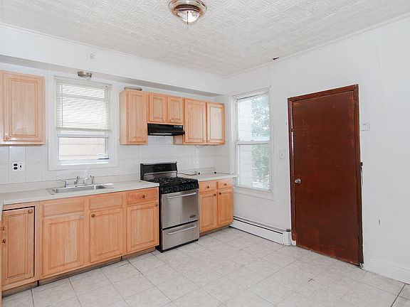 3rd image of 103 Romaine Ave