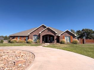 1923 Navajo Trl, Dalhart, TX 79022